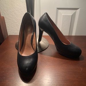 Clarks Women’s Black Leather Heels 👠 SIZE 7.5 M